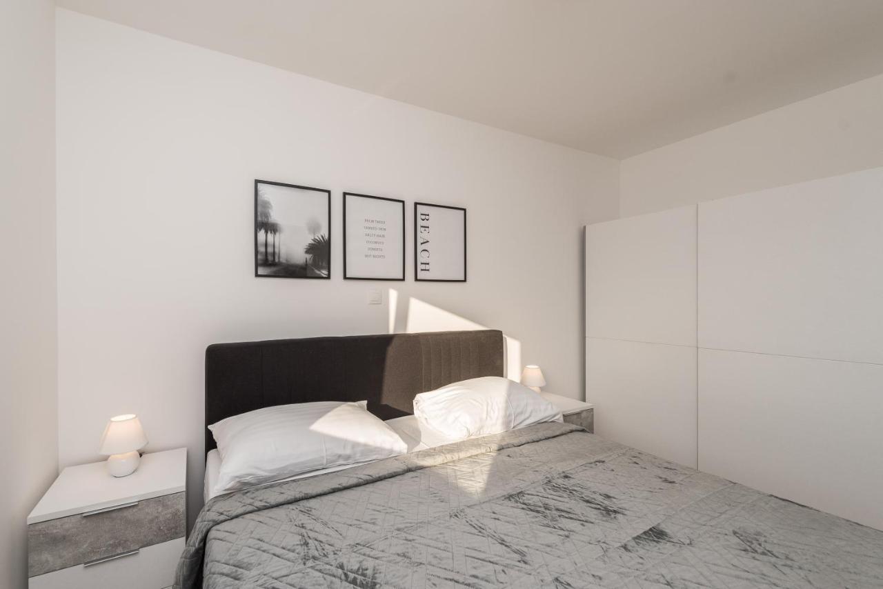 Sara Luxury Apartment With A Pool Novalja Exterior foto