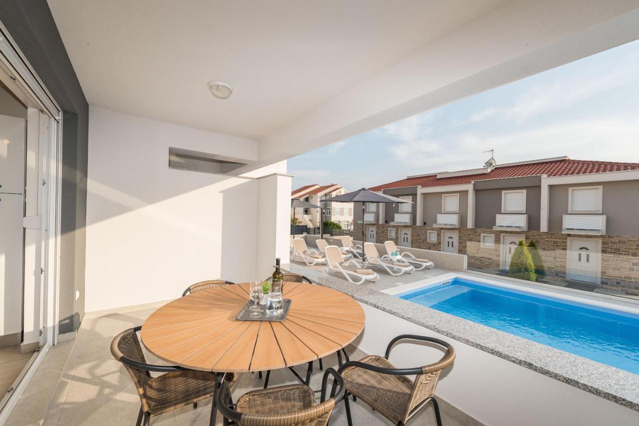 Sara Luxury Apartment With A Pool Novalja Exterior foto