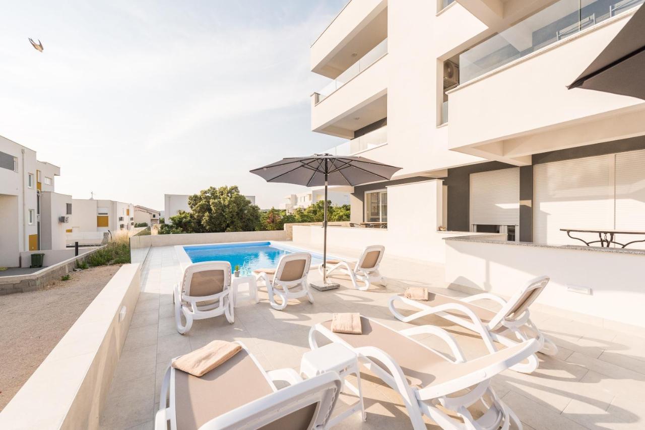 Sara Luxury Apartment With A Pool Novalja Exterior foto